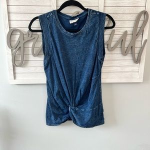 Adorable crop/rustic jean top